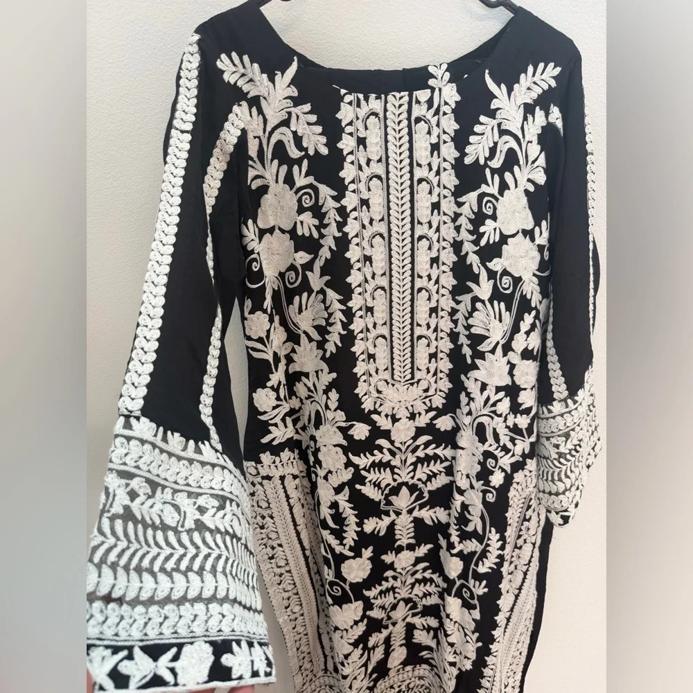 Black & White Embroidered 3 Piece Formal Suit with Chiffon Dupatta - Picture 3 of 7